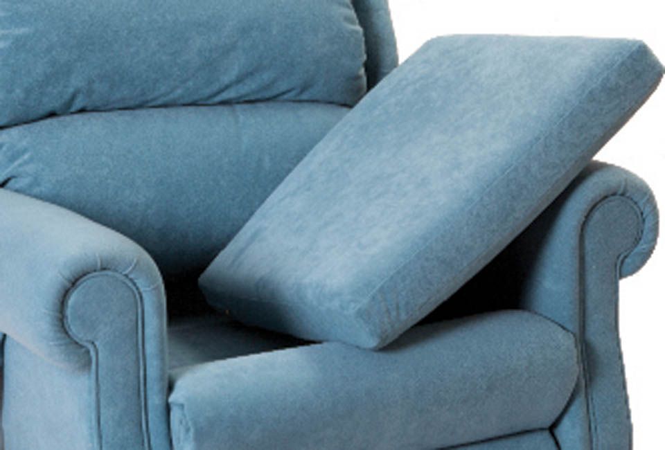 Recliner chair with removable seat cushion